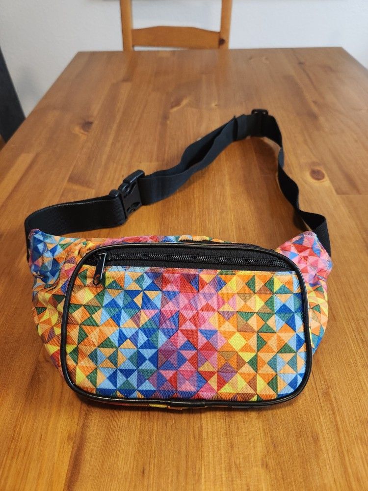 LIKE NEW Sojourner Bags Fanny Pack/Belt Bag 3 Zipper Pockets (SE San Diego)
