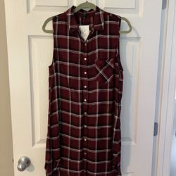 NWT Staccato Burgundy Black Plaid Top Button Shirt Dress Sleeveless Darts Pocket   Mother of pearl buttons  I thought this was a dress when I bought i