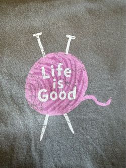 Life is Good Women's Large Yarn Ball Knitting Graphic T-Shirt 100% Cotton  Cute Life is Good grey t-shirt. Has a pink yarn ball graphic with knitting 