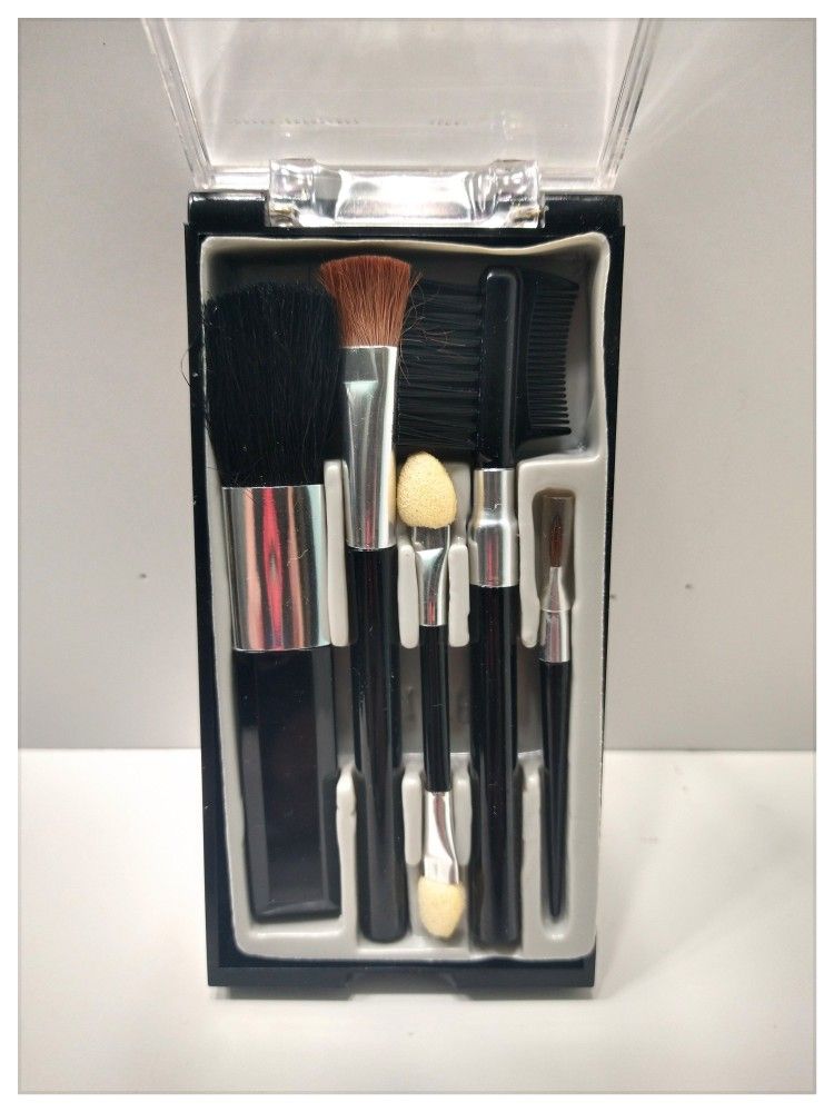 The Color Institute 'Brush Compact'
5-pcs *NEW* (Never Used)