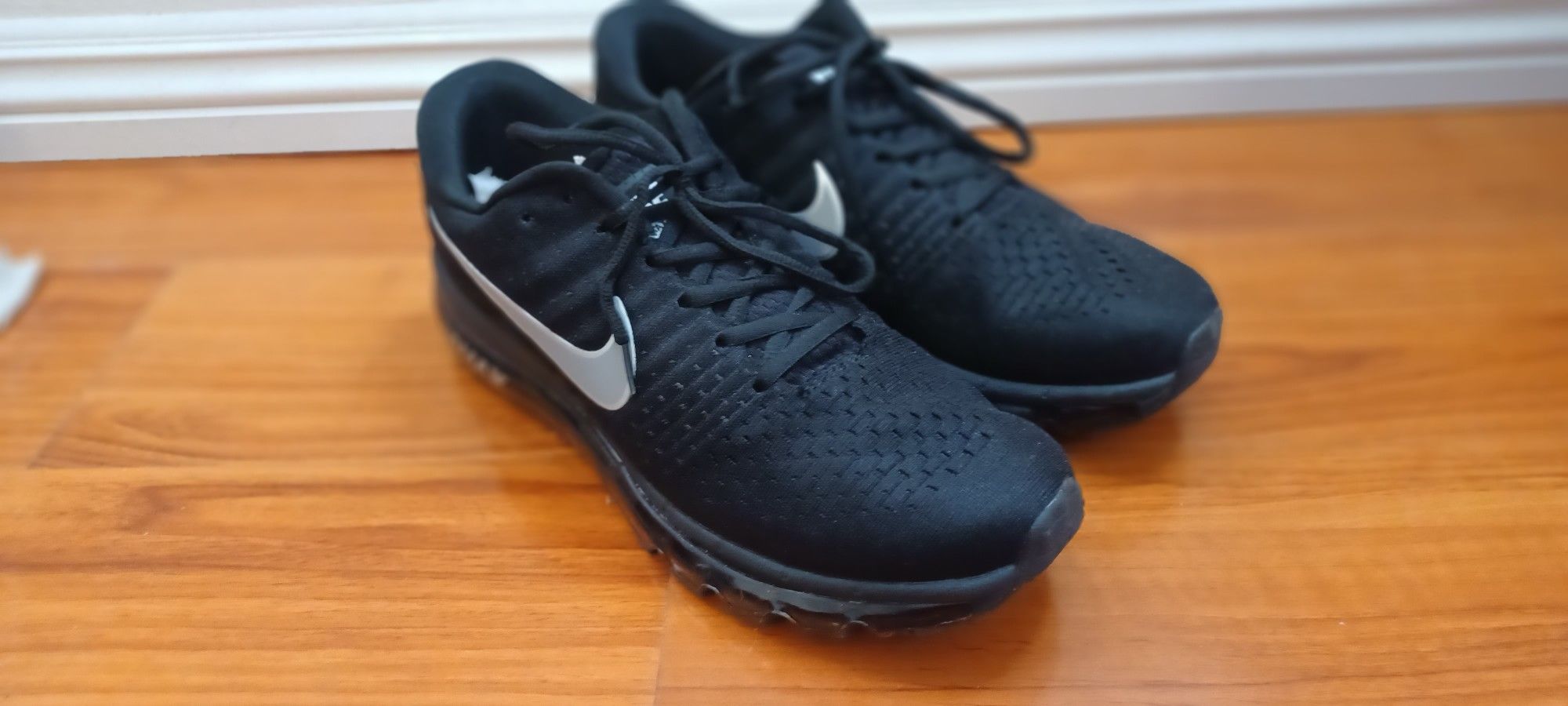 Men Nike Air max Size 9.5 running shoe