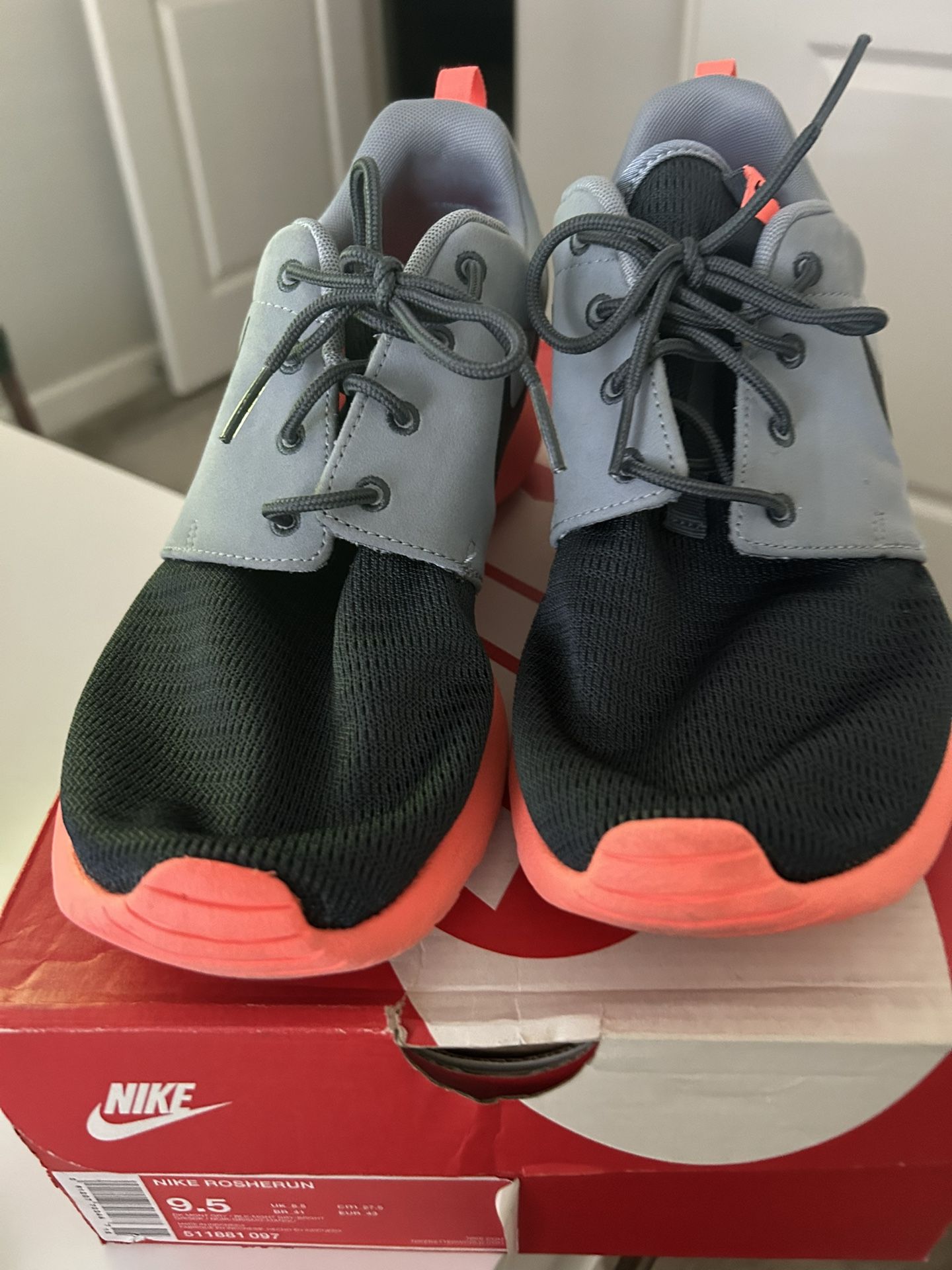 Men’s Nike Rosherun Shoes Size 9.5