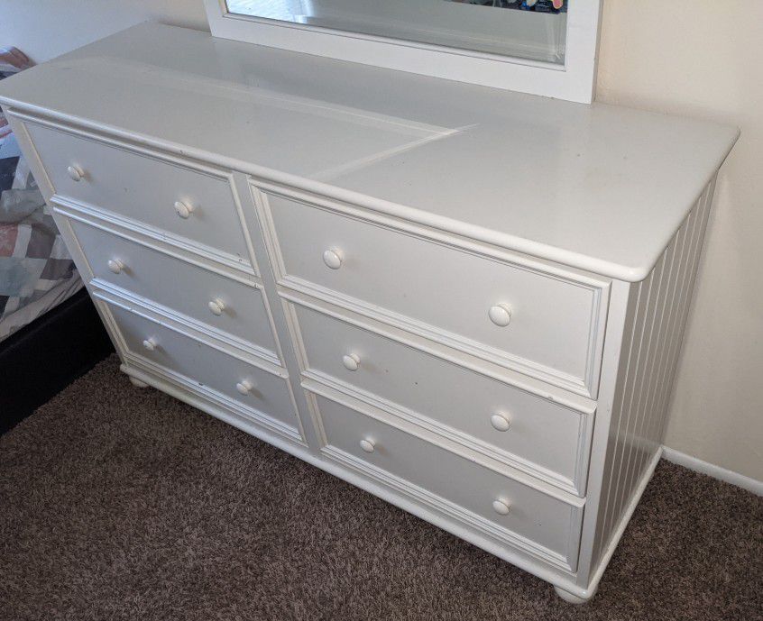 White Dresser With Detachable Mirror