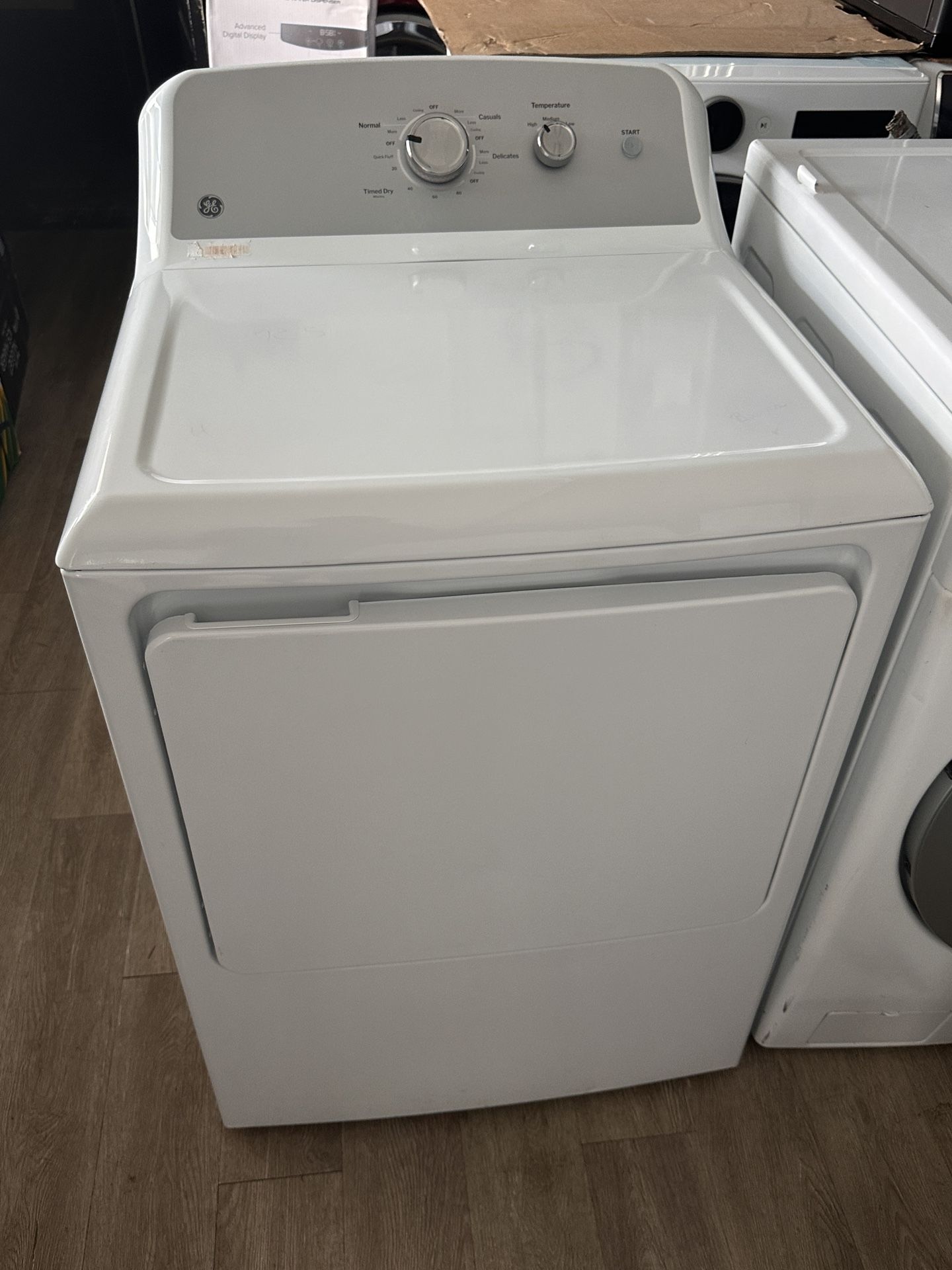 GE Electric Dryer (GTD38EASW0WS)