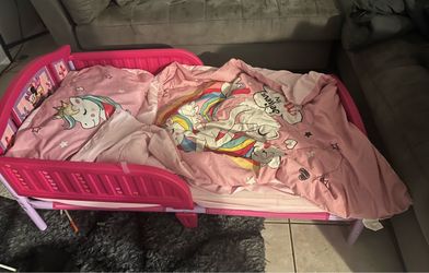 Minnie Mouse toddler bed