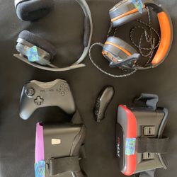 VR headsets, Headphones 