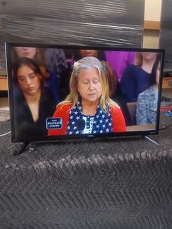32 inch Roku smart tv beautiful tv comes with remote control shows great quality clear picture works perfect guaranteed