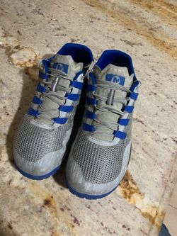 Mens size 10.5  Merrell Trail Glove 5 shoes