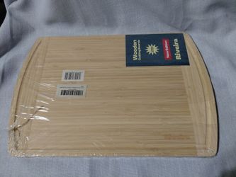 NEW Riveira Wooden Cutting Board $10