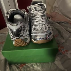 Bottega Venetta Sliver And White