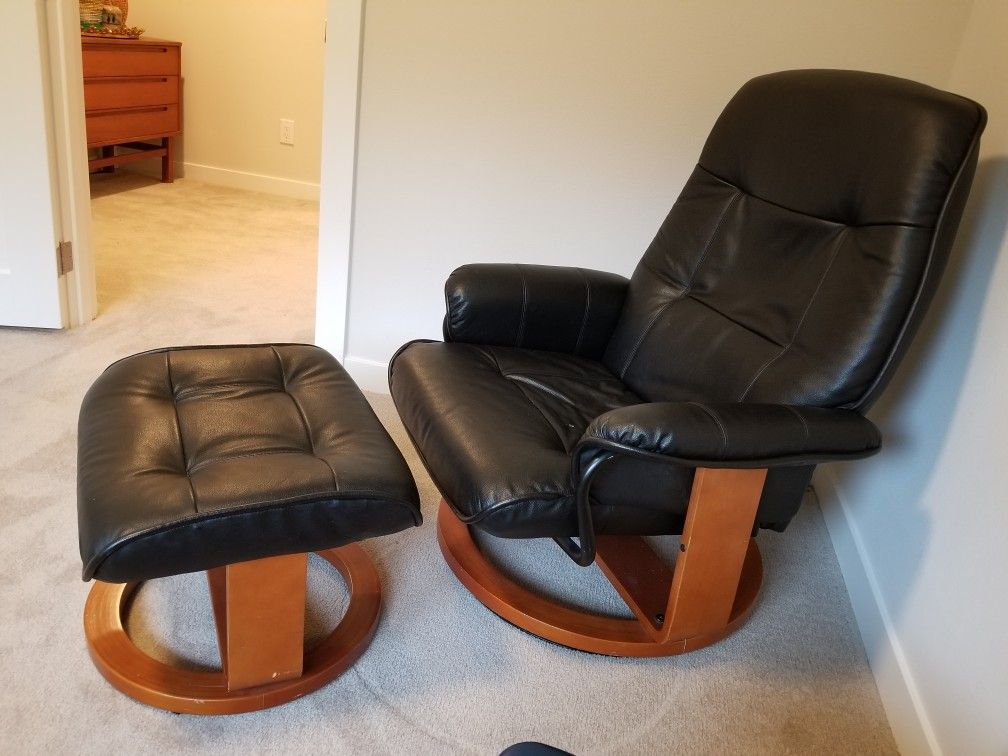 Leather Recliner Chair w/ ottoman matching