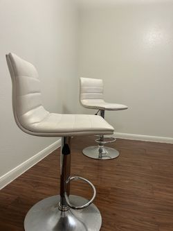 Set of 2 White Adjustable Swivel Bar Stools / Taburetes de Barra