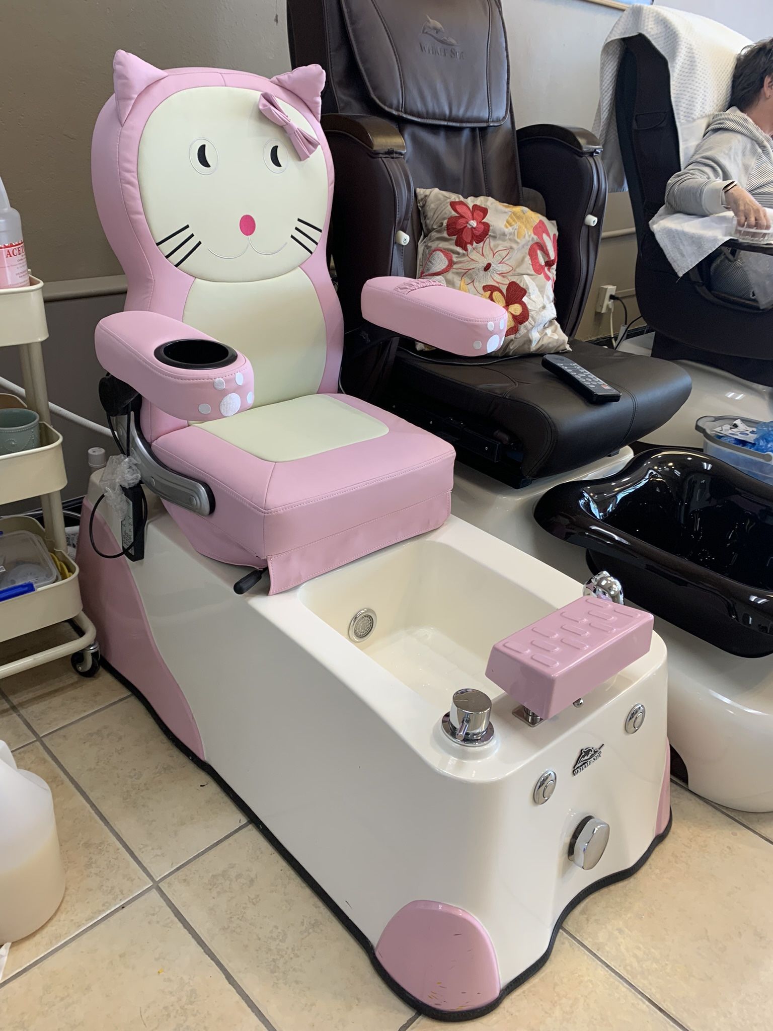Hello Kitty Pedicure Chair