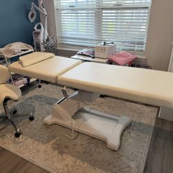 Electric Esthetician Bed With Chair And Table With Weeks 
