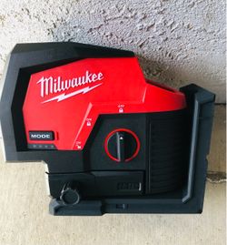 Milwaukee M12 12-Volt Lithium-Ion Cordless Green 125 ft. Cross Line and Plumb Points Laser Level (Tool-Only)