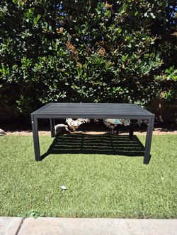 Slat coffee table patio color: black