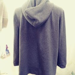 Hoodie--Cuddl Duds Hooded Stretch Fleece Wrap w/Thumb Holes-Size Small