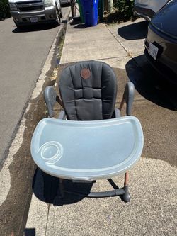 Baby feeding chair