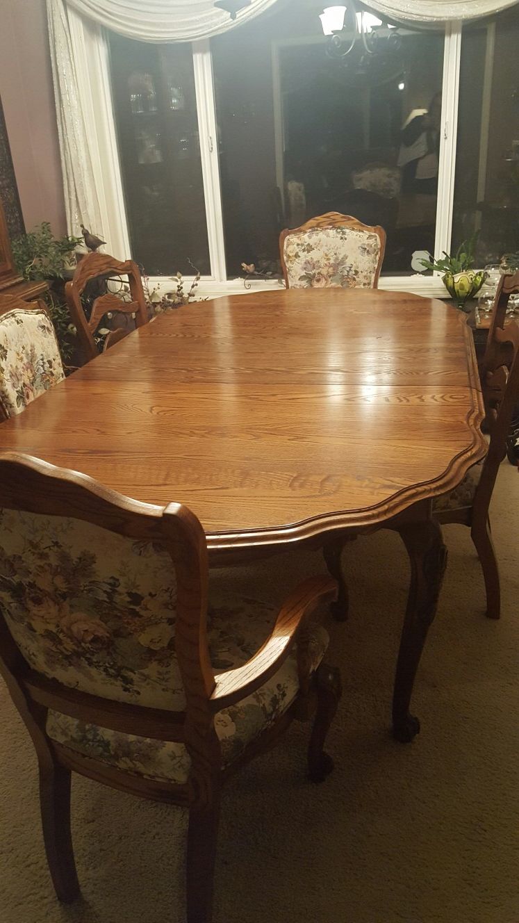 Kushwood mfg kitchen table, chairs and hutch