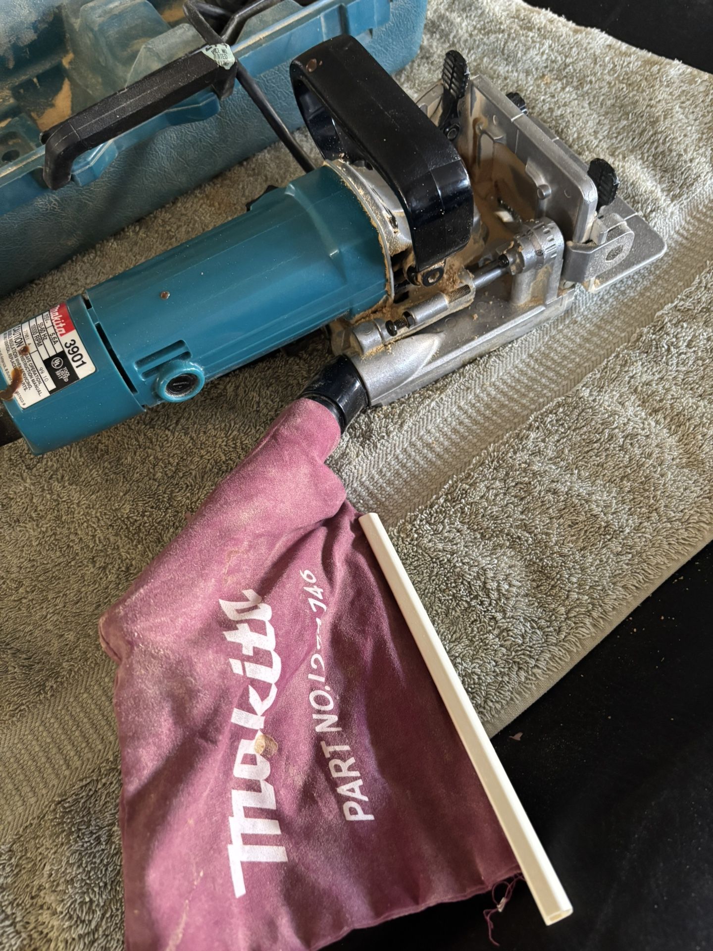 Makita Biscuit Plate Joiner With Dust Collection and Case