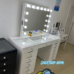 Beautiful Huge Vanity White 🚚