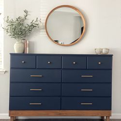 Gorgeous Dresser )In “Excellent Condition”