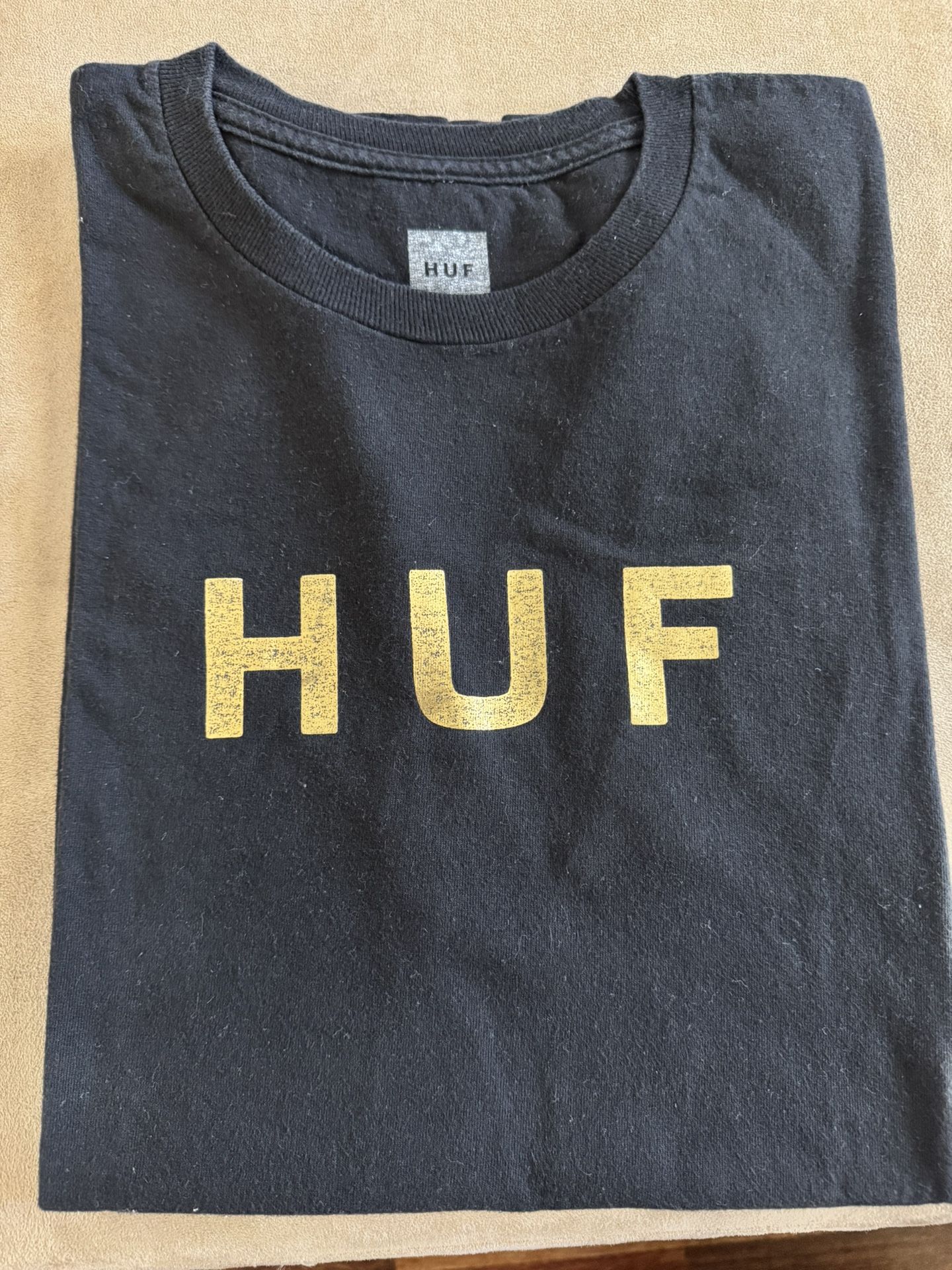 HUF T SHIRT