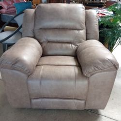 Recliners, Sectionals And Sofas / Sala Hermosa 