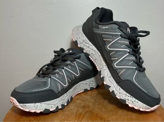 Women's Athletic Shoes. Fila. Size 7.5. $38.
