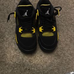 yellow jordan 4s size 4