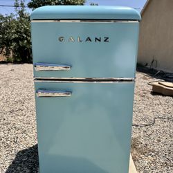 Galanz Mini Refrigerator 