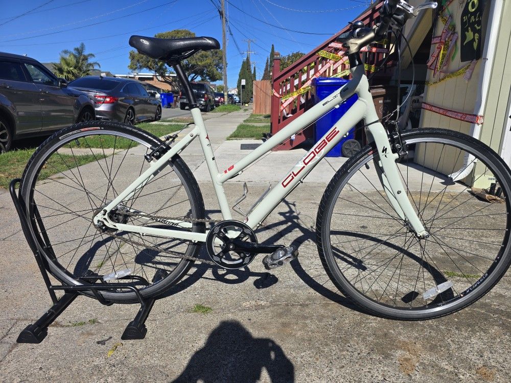 Specialized Hybrid Bike 53cm
Excellent Condition Ready to Ride