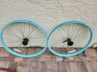 Clean set of 26 inch beach cruiser wheels
