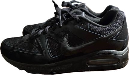 Black Nikes men’s size ten