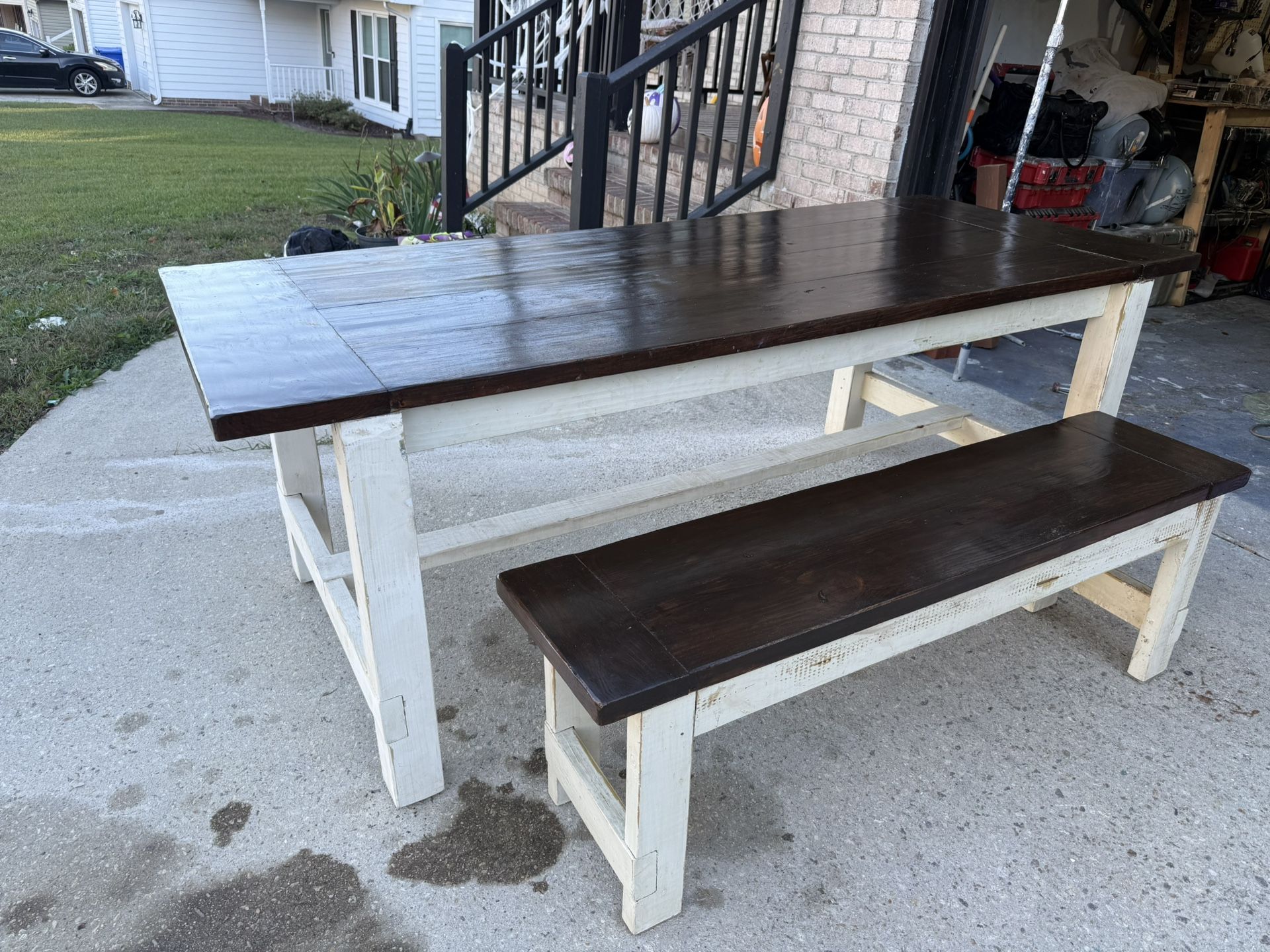 Dining Room Table/seats 8