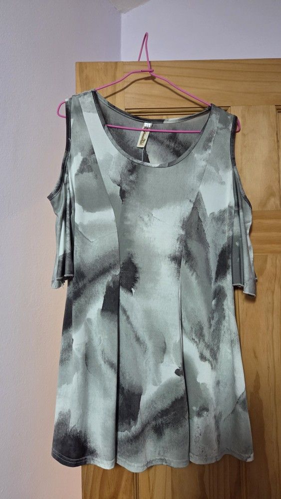 Brand New Cute Top (Gray/white Color)