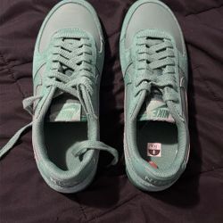 Brand New Men’s Size 8 Nike 