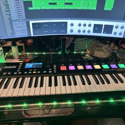 Akai Advance 61 key