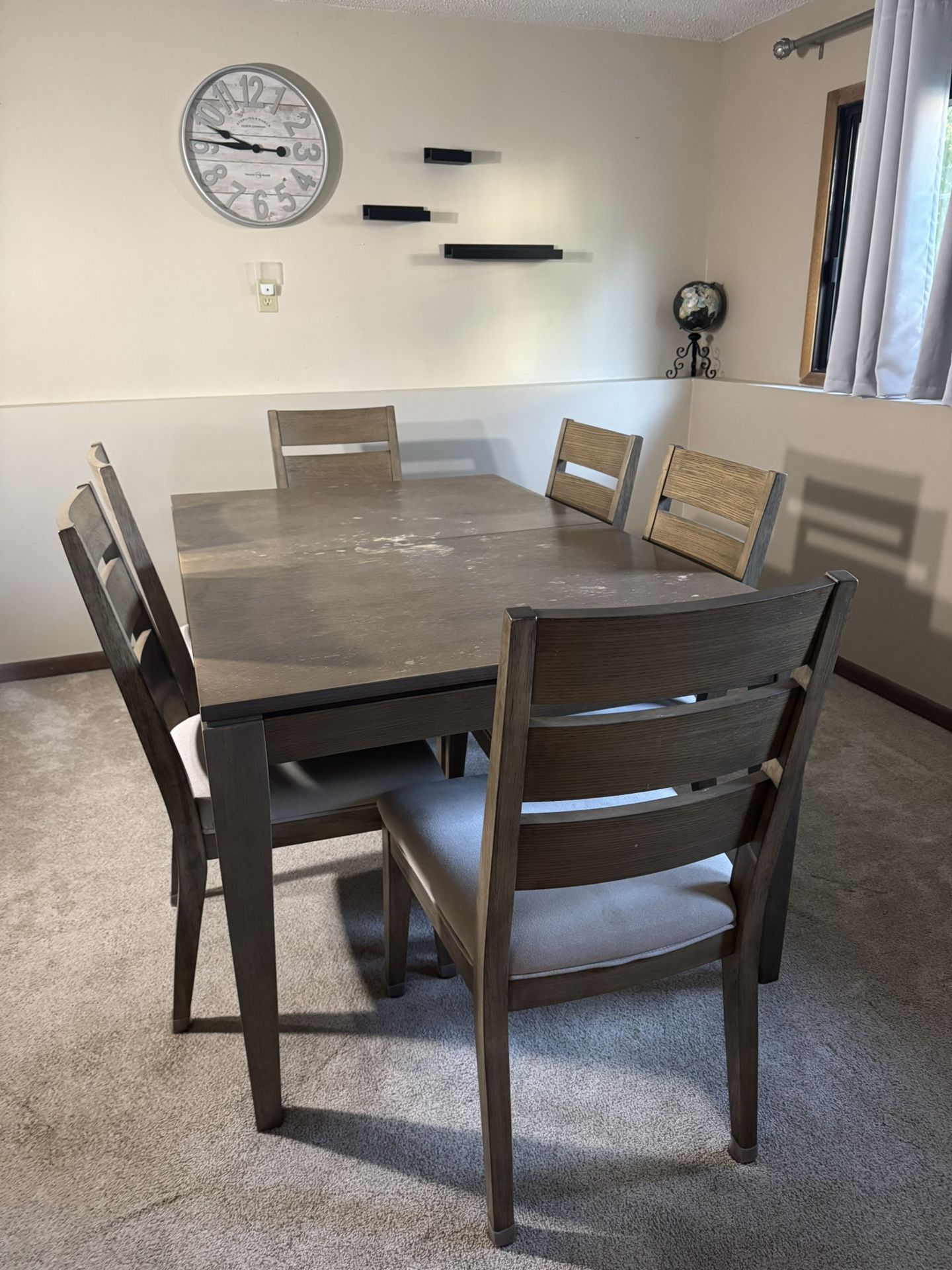 Dinning Table In Great condition