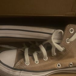 Woman’s Size 8 Converse 