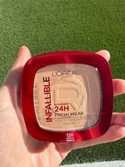 L'Oréal Infallible 24H Fresh Wear Foundation in a Powder – 120 Vanilla (0.31 oz) - Brand New