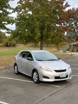 Clean title 2013 Toyota Matrix 115k
