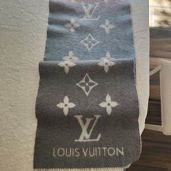 Louis Vuitton Reykjavik Gradient Scarf