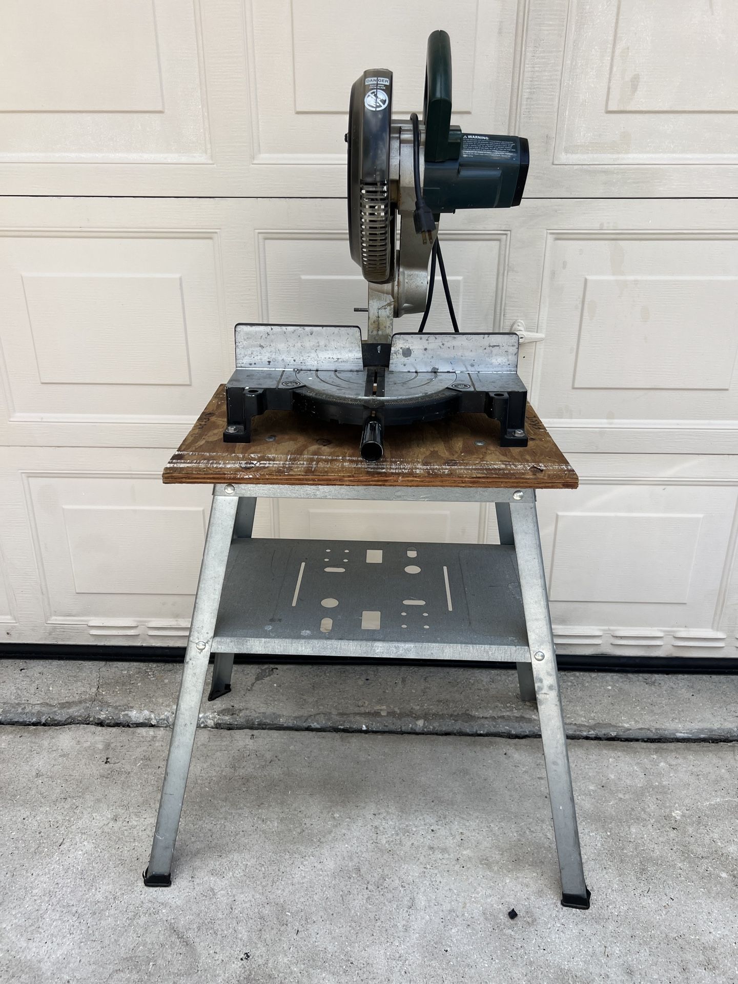 Black & Decker 1710 10 Inch Corded Miter Saw + Table