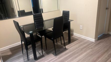 Table set. I can delivery for extra fee