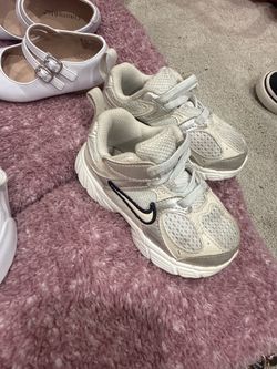 Toddler unisex 7c Nikes