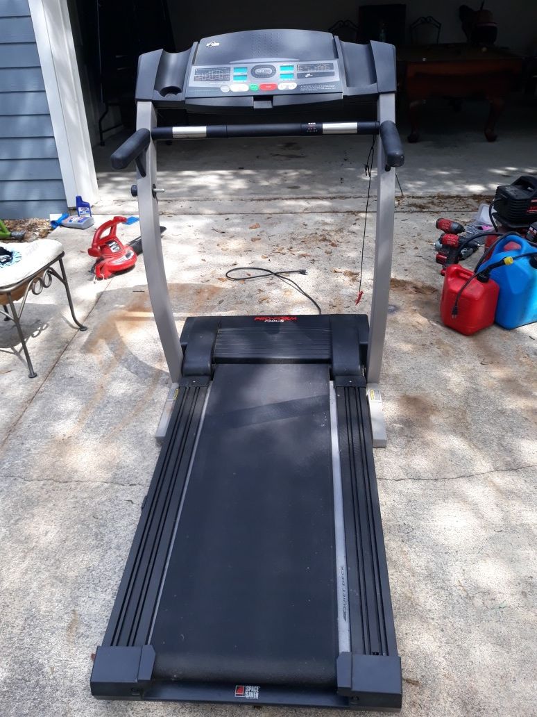 Proform 735cs Treadmill proform 730cs for Sale in Clermont, FL - OfferUp
