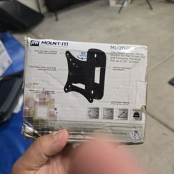 MOUNT-IT TV/MONITOR WALL MOUNT. GREAT CONDITION! . 