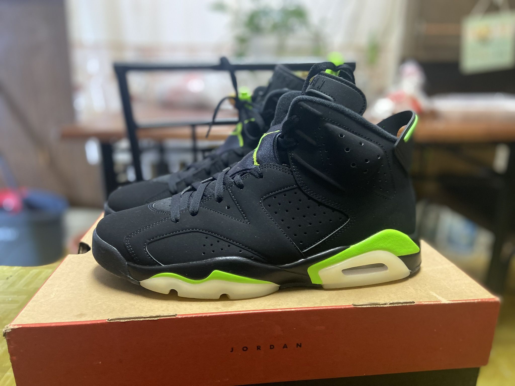 ELECTRIC GREEN JORDAN 6’s