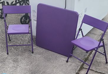 Little Kids Activity Table With 2 Chairs $25.00